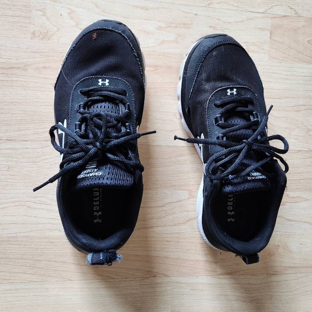 Mens Under Armour (Like New)  Tennis Shoes
